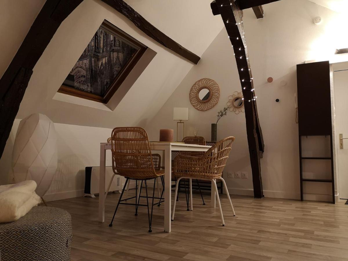 랭스 Logement Cosy Renove Au Pied De La Cathedrale Avec Climatisation 아파트 외부 사진